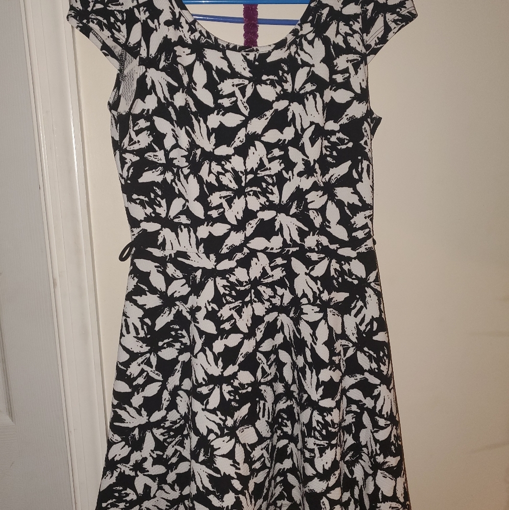 Dress - Picture 2 of 3